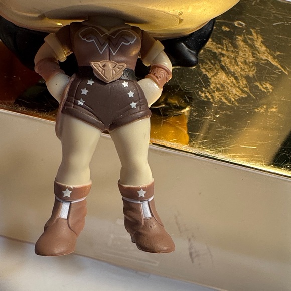 Funko Pop! Wonder Woman Sepia Brown Variant – DC Bombshells / 80th Anniversary - Picture 5 of 8
